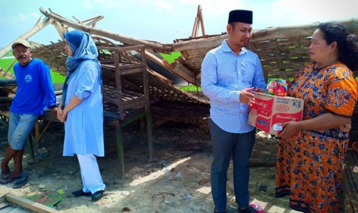 Bantu Korban Puting Beliung, Kang Yudi Berikan Paket Sembako
