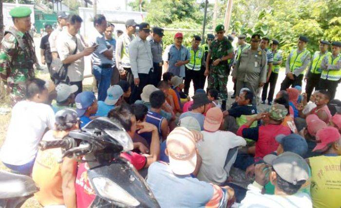 Tuntut Onggok Gratis, Warga Tajug Ponorogo Tutup Jalan ke Pabrik