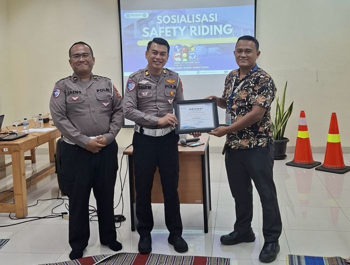 Satlantas Polresta Sidoarjo Gelar Sosialiasi Safety Riding ke Pekerja Perusahaan Satlantas Polresta Sidoarjo Gelar Sosialiasi Safety Riding ke Pekerja Perusahaan