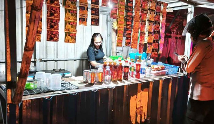 Tertibkan Aktivitas Ilegal, Polsek Tarik Sidoarjo Gelar Razia ke Warung Remang-Remang Tertibkan Aktivitas Ilegal, Polsek Tarik Sidoarjo Gelar Razia ke Warung Remang-Remang