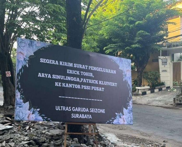 Buntut Kekecewaan, PSSI Jatim Terima Karangan Bunga agar Erick Thohir hingga Kluivert Dipecat