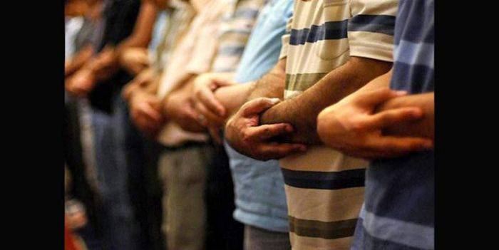 Bagaimana Hukumnya Salat di Gereja? 