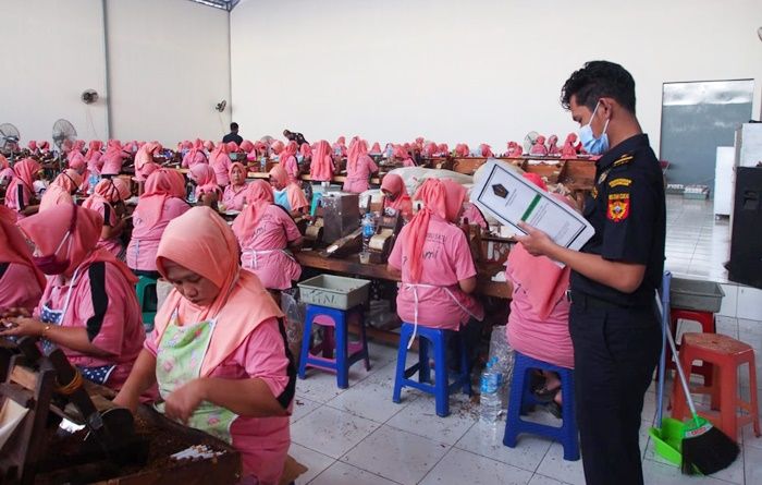 Tingkatkan Ekonomi di Madura, Tim BCM Lakukan Pemeriksaan dan Profiling Berkala ke Pabrik Rokok