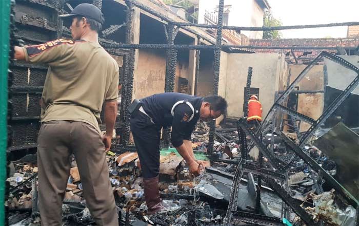 Rumah dan Toko Peracangan di Manyar Ludes Terbakar