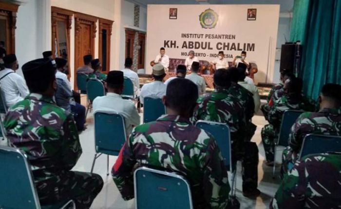 Kiai Asep Bagikan 600 Bingkisan pada anggota TNI se-Kabupaten Mojokerto