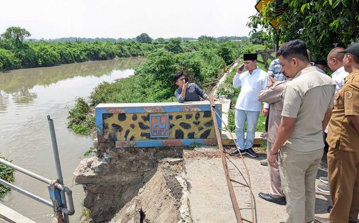 Tinjau Jembatan Putus di Desa Kedunggempol, ini Langkah Cepat Wabup Gus Barra