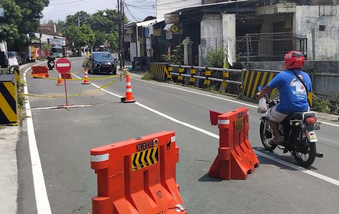 Rawan Ambles, Kendaraan Tonase Berat Diimbau tak Melintas Jembatan Arah Dungus