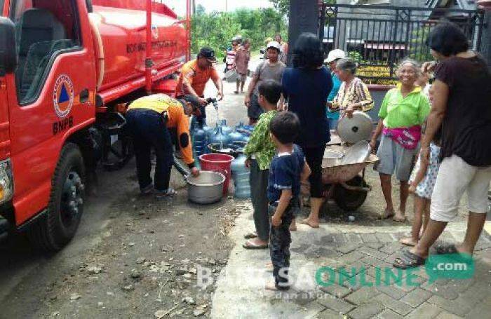 Imbas Banjir, Warga Notorejo Tulungagung Berebut Air Bersih