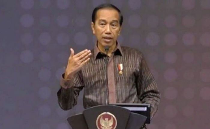 Presiden Joko Widodo Kenakan Baju Berbahan Tenun Ikat Bandar Kidul Kota Kediri Saat Buka TEI ke-37