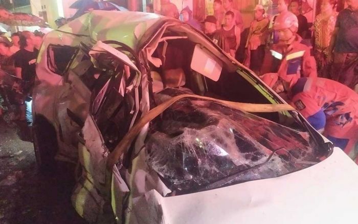 Diduga Telat Pengajian, Mobil Suzuki Ertiga Terobos Palang Pintu hingga Tertabrak Kereta Api