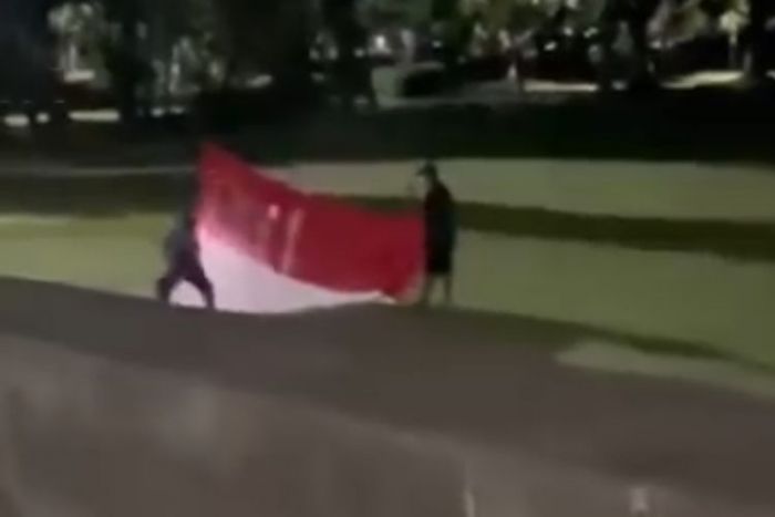 Coret Bendera Merah Putih Bertuliskan 