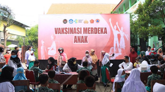 Polresta Sidoarjo Ikuti Launching Vaksinasi Merdeka Anak Secara Virtual di SDN Jati