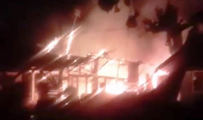 Malam Natal 2019, Dua Rumah Ludes Terbakar di Probolinggo Malam Natal 2019, Dua Rumah Ludes Terbakar di Probolinggo