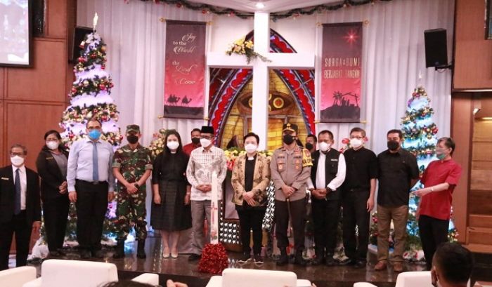Menkopolhukam dan Forkopimda Jatim Cek Prokes dan Pengamanan Gereja di Surabaya