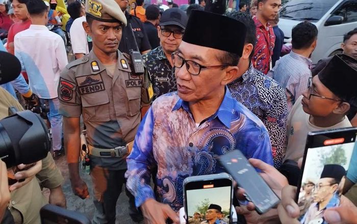 PKL Ngotot Jualan di Area Monumen Arek Lancor, Bupati Pamekasan Langsung Sidak: Mereka Anarkis PKL Ngotot Jualan di Area Monumen Arek Lancor, Bupati Pamekasan Langsung Sidak: Mereka Anarkis