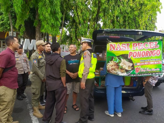 ​Pemkot Kediri Lakukan Penataan PKL di Jalan Brawijaya, Ini Opsi yang Ditawarkan untuk Pedagang