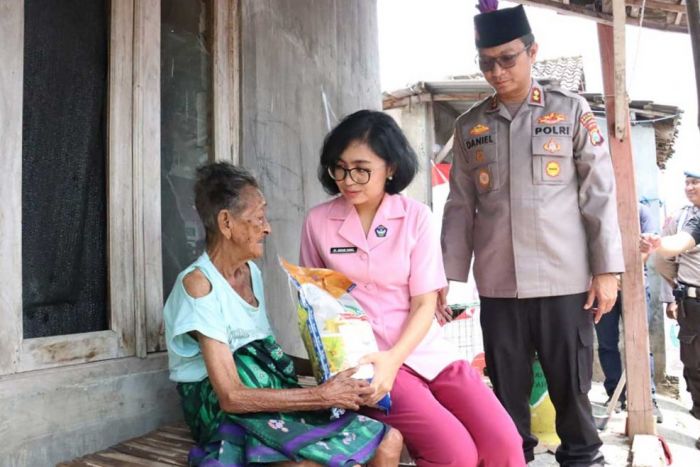 Jumat Curhat, Polres Mojokerto Kota dan Bhayangkari Gelar Bakti Sosial dan Cek Kesehatan Gratis