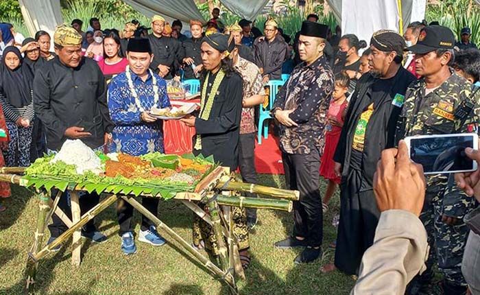 Bersama Ribuan Warga, Wakil Bupati Mojokerto Hadiri Tradisi Barakan di Desa Gading