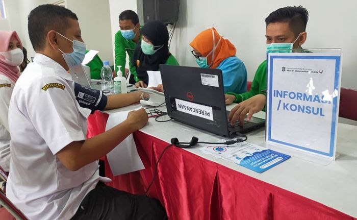 ​Ribuan Guru di Surabaya Divaksin Covid-19 Dosis Pertama