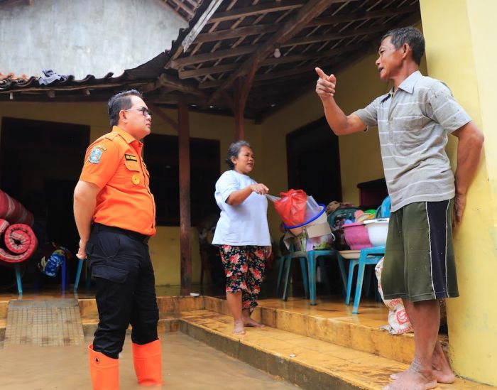 Tinjau Banjir Ponorogo, Pj Gubernur Adhy Fokuskan Evakuasi Warga dan Perbaikan Tanggul Jebol