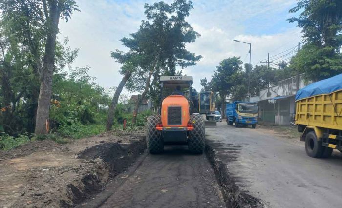 Warga Keluhkan Jalan Rusak di Jember, Gubernur Khofifah Minta DPU Bina Marga Jatim Kebut Perbaikan