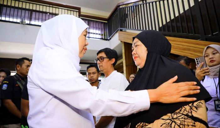 Gubernur Khofifah Serahkan Santunan untuk Korban Laka Laut KMP Tunu Pratama Jaya di Banyuwangi Gubernur Khofifah Serahkan Santunan untuk Korban Laka Laut KMP Tunu Pratama Jaya di Banyuwangi