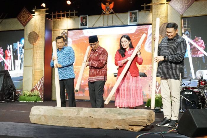 Finfest 2025 Resmi Dibuka, Wawali Qowim: Sinergi Literasi dan Inklusi Keuangan di Kota Kediri Finfest 2025 Resmi Dibuka, Wawali Qowim: Sinergi Literasi dan Inklusi Keuangan di Kota Kediri