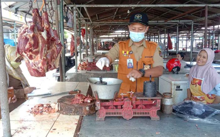 Songsong Idul Fitri 1444 H, Disperdagin Kota Kediri Lakukan Pengawasan UTTP ke Pedagang Pasar