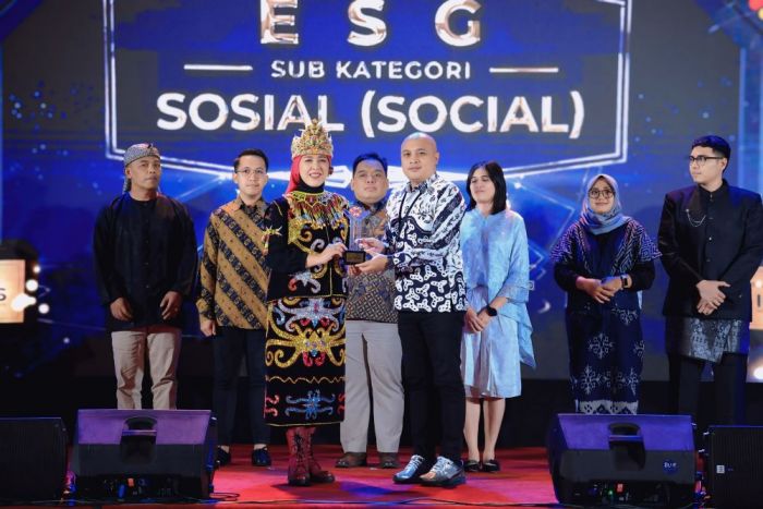 Narasi Jatim Gerbang Baru Nusantara Antarkan Biro Adpim Jatim Raih Penghargaan Nasional Narasi Jatim Gerbang Baru Nusantara Antarkan Biro Adpim Jatim Raih Penghargaan Nasional