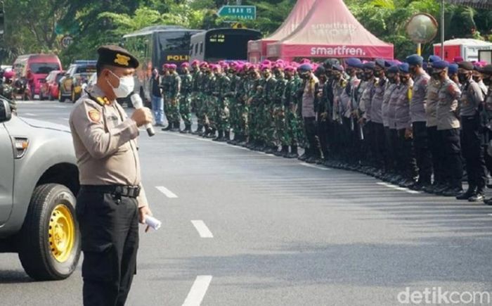 4.263 Personel TNI Polri Disiagakan Amankan Demo Omnibuslaw di Surabaya