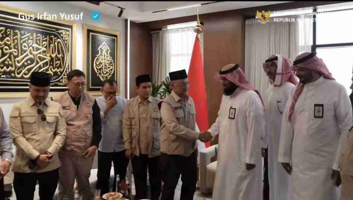 Larang Beri Fee, Menhaj Gus Irfan Haruskan Pemilik Dapur Beli Bahan Baku Makanan dari Indonesia