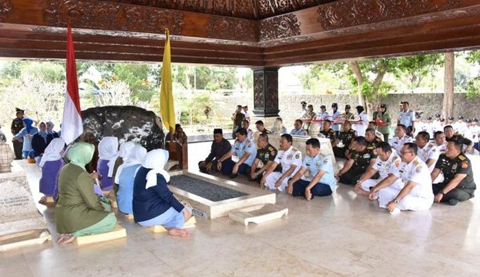 Pangkoarmada II Hadiri Ziarah Nasional di Blitar dan Jombang