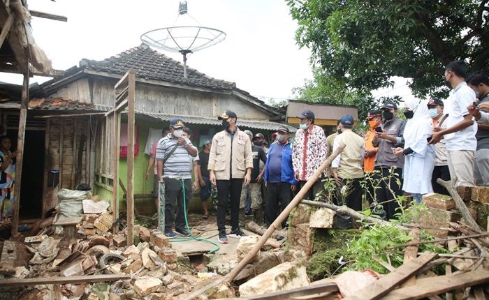 Bupati Lindra Berjanji Bakal Segera Bangun Kembali Tanggul Jebol Akibat Banjir Bandang