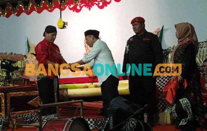 Peringati Malam Satu Suro dan Bulan Bung Karno, DPC PDIP Kabupaten Kediri Gelar Wayang Kulit