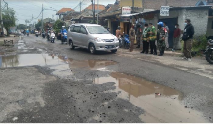 Perusahaan di Wilayah Beji Pasuruan Siap Bantu Perbaikan Jalan Rusak