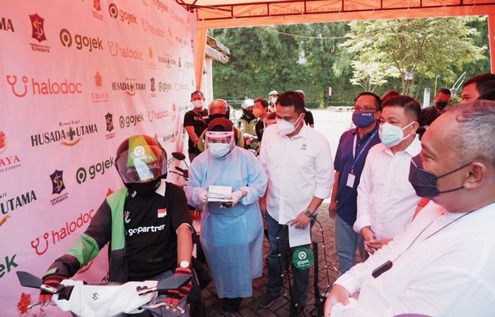 Gojek Hadirkan Pos Pelayanan Vaksinasi Drive Thru di Ubaya