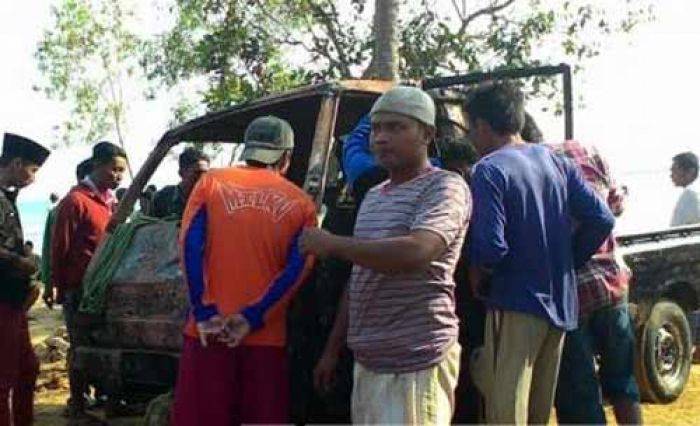 Mobil Penambang Pasir di Sumenep Dibakar