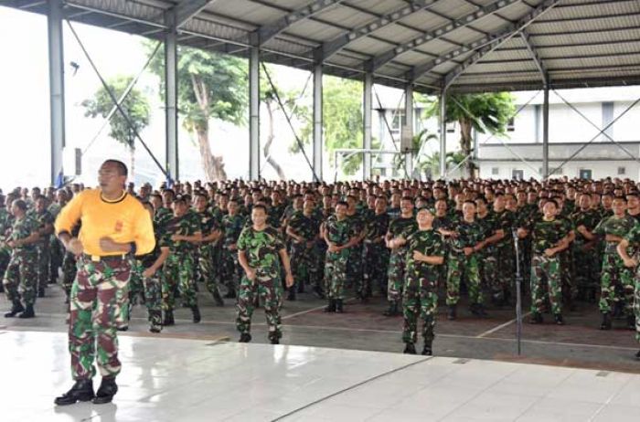 Jaga Fisik dan Stamina, Kasarmatim Olahraga Pagi Bersama Seluruh Prajurit Koarmatim