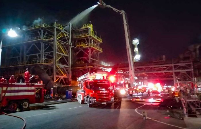 PG Kerahkan Mobil Bronto Skylift Padamkan Kebakaran Smelter, Presdir Freeport Ucapkan Terima Kasih