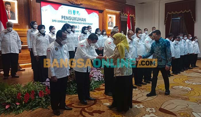 Disaksikan Gubernur Khofifah, Sahat Tua Simanjuntak Nahkodai DPD LPM Jatim 2022-2027