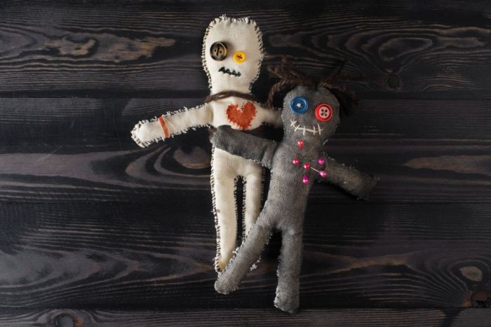 Bukan Cuma untuk Anak-anak, Tidur dengan Boneka Ternyata Punya Manfaat ini