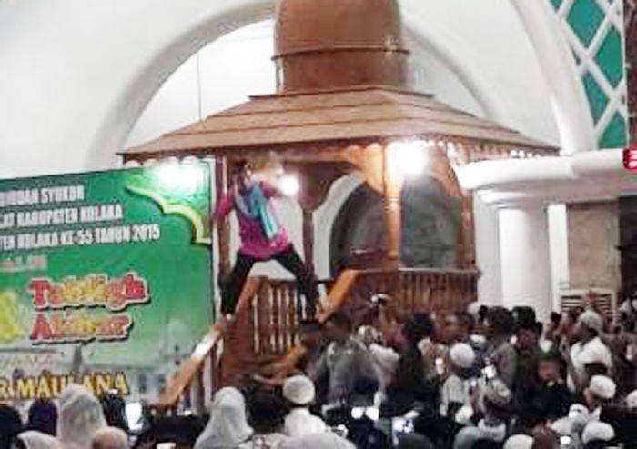 Akrobat Ustadz Maulana di Atas Mimbar Disesalkan Para Netizen