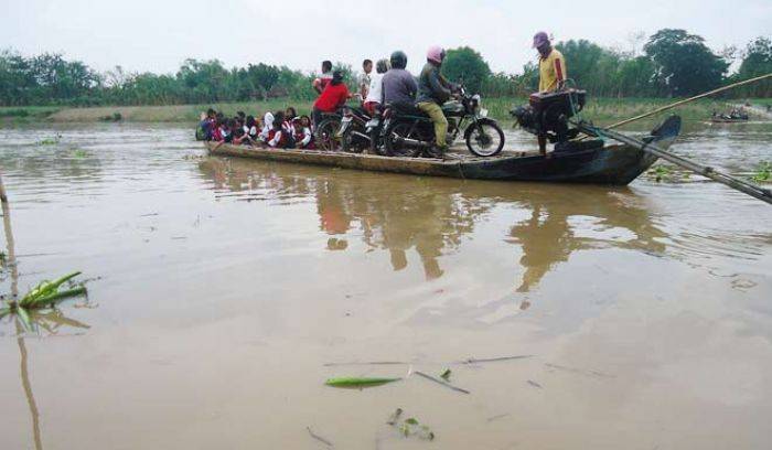 Perahu Tambang Jangan Angkut Melebihi Muatan