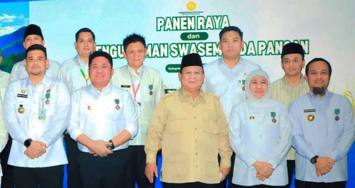 Gubernur Khofifah Terima Satyalancana Wira Karya, Jatim Kukuhkan Swasembada Pangan Nasional