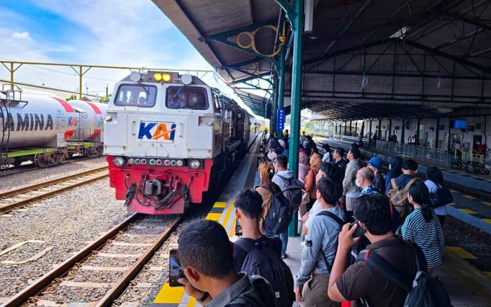 Penumpang KA Naik 39 Persen Jelang Idhul Adha, PT KAI Daop 7 Madiun Tambah Gerbong Kereta Penumpang KA Naik 39 Persen Jelang Idhul Adha, PT KAI Daop 7 Madiun Tambah Gerbong Kereta