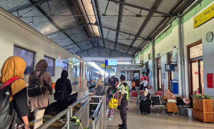 Libur Tahun Baru Islam dan Sekolah, KAI Daop 9 Jember Catat Lonjakan Penumpang hingga 45 Ribu Orang Libur Tahun Baru Islam dan Sekolah, KAI Daop 9 Jember Catat Lonjakan Penumpang hingga 45 Ribu Orang