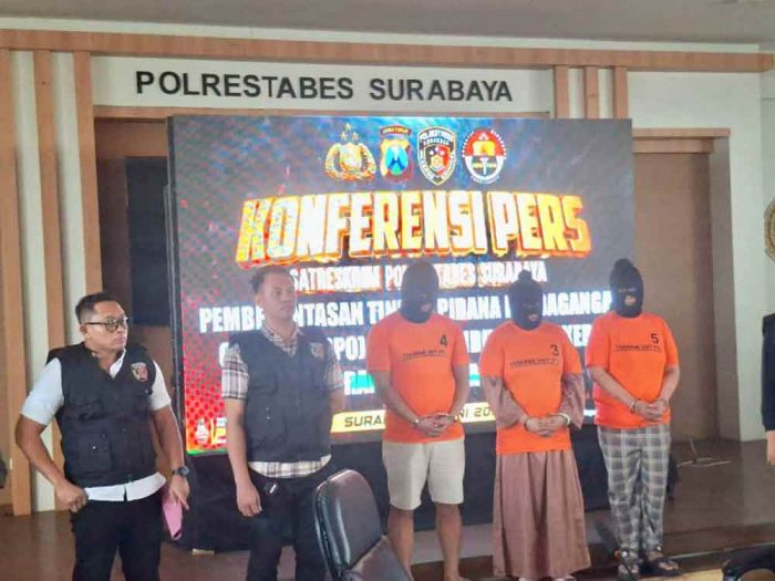 Gagalkan Aksi Perdagangan Orang, Polrestabes Surabaya Tetapkan 3 Warga sebagai Tersangka Gagalkan Aksi Perdagangan Orang, Polrestabes Surabaya Tetapkan 3 Warga sebagai Tersangka