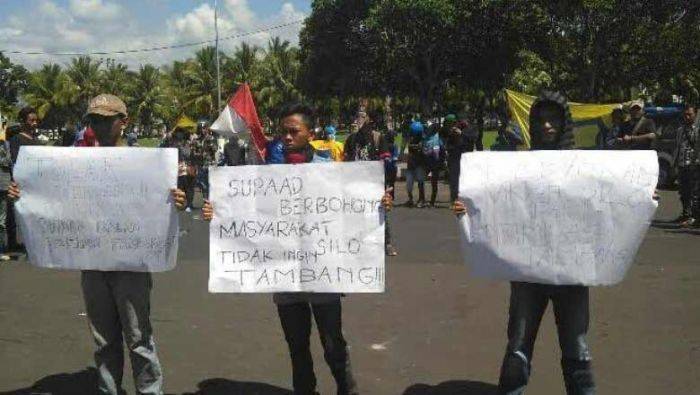 PMII Jember Demo Tolak Penambangan Emas di Silo