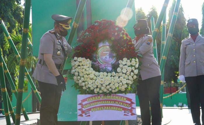 Peringati Hari Bhayangkara ke-76, Polres Pasuruan Ziarah ke Taman Makam Pahlawan