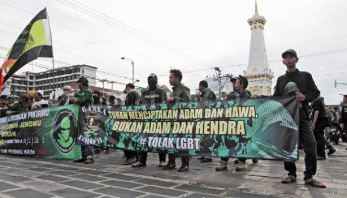 Dua Massa Pro dan Kontra LGBT Berhadapan di Tugu Yogyakarta